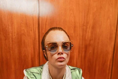 Элтон Джон представил новый клип на рождественский хит