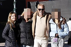 Кевин Костнер провел день с дочерью в Аспене