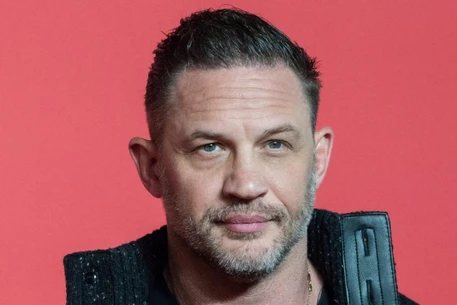 Том Харди предложил четверть миллиона фунтов на зарплату съёмочной группе