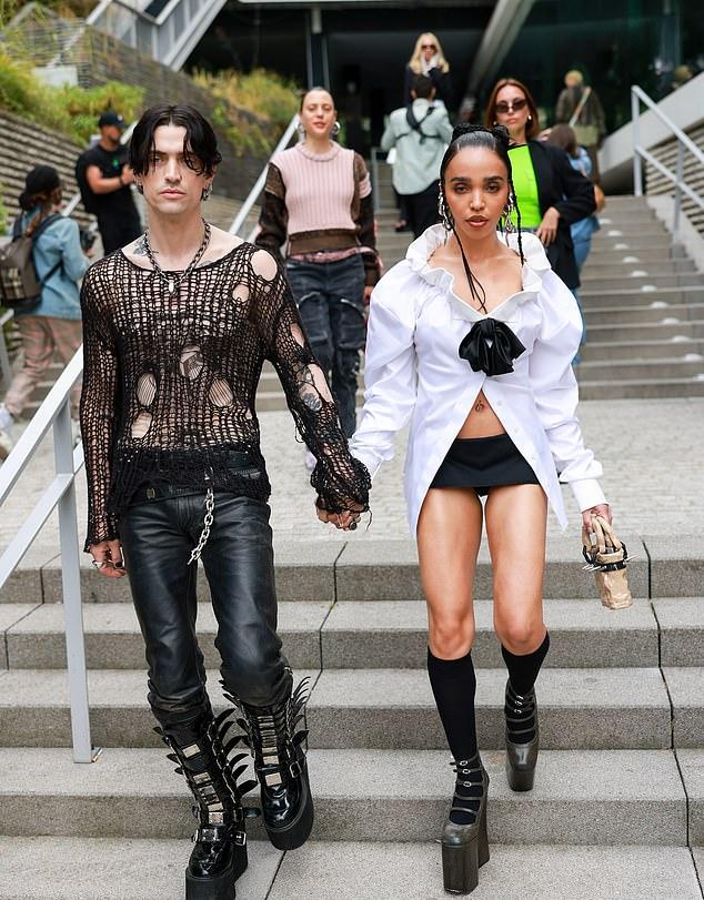 Британская певица Тахлайа Дебретт Барнетт, известная под псевдонимом FKA twigs, встречается с бойфрендом Джорданом Хемингуэем с марта 2023 года (на фото 2023 года)