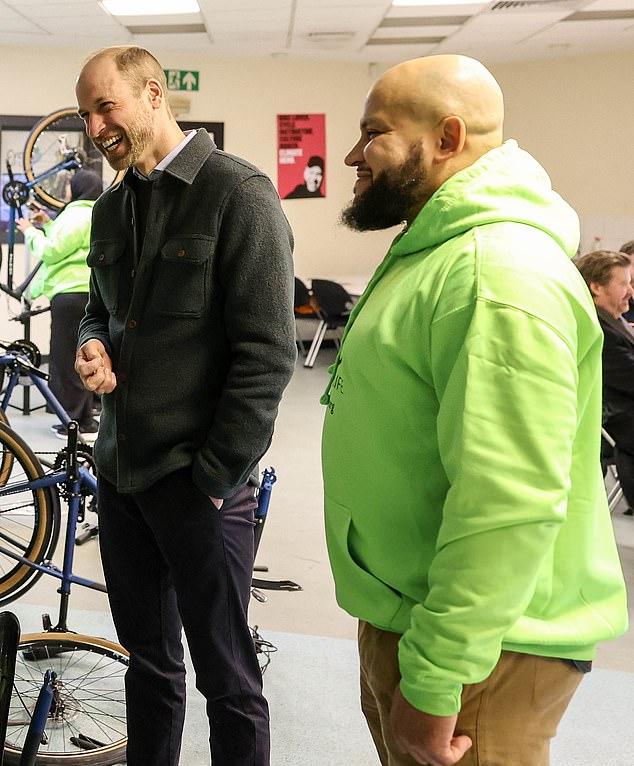 На фото: принц Уильям и основатель Cycle of Life Айб Хейтер во время посещения Cycle of Life, некоммерческой велоорганизации, которую поддерживает BBC Children in Need