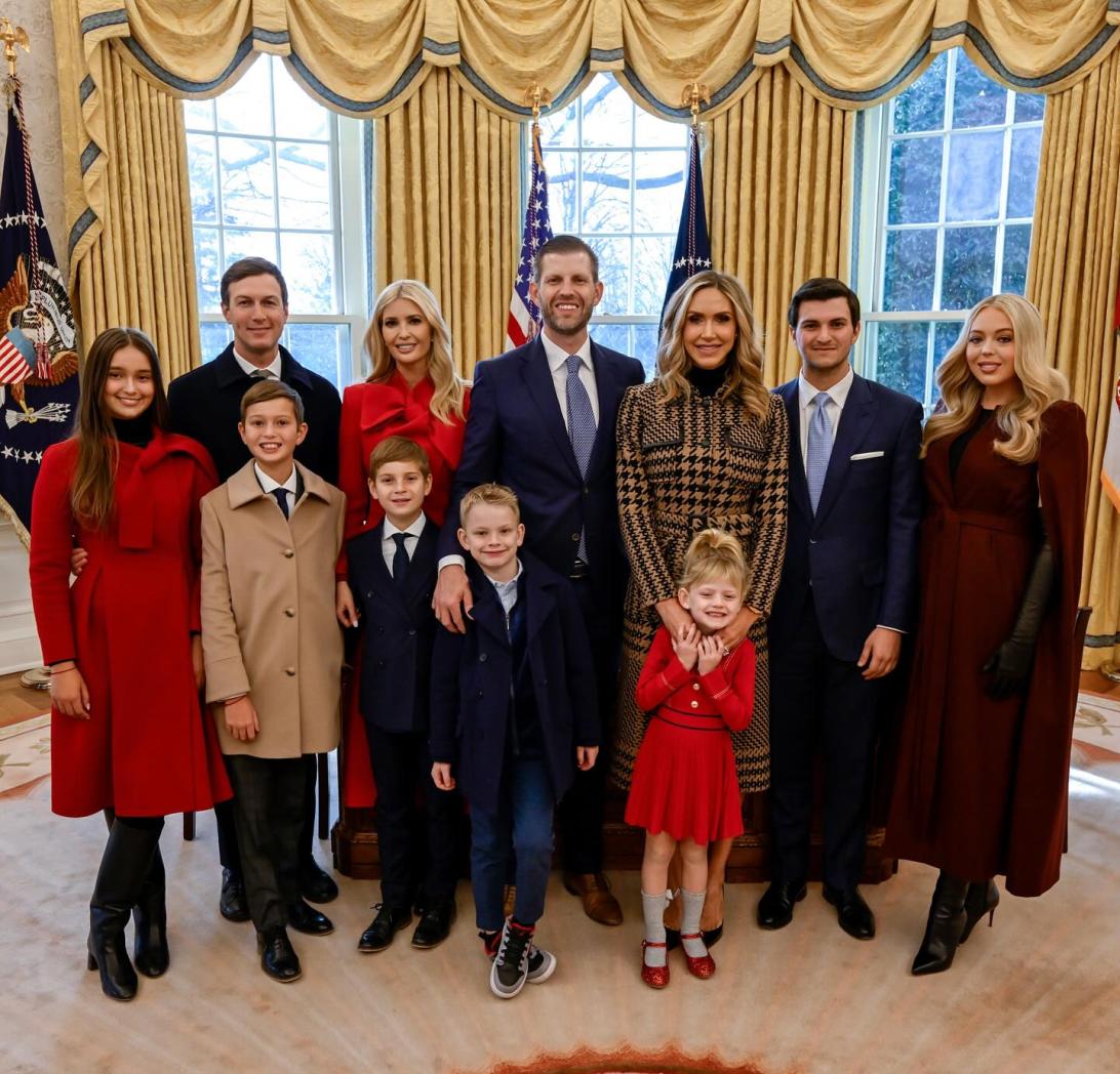 Иванка Трамп, Джаред Кушнер, Эрик Трамп, Лара Трамп, Тиффани Трамп, Майкл Булос и дети 