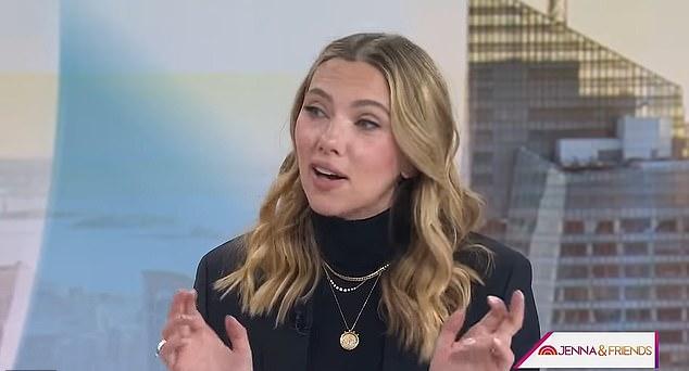 40-летняя актриса стала соведущей шоу Today with Jenna and Friends на этой неделе, и во вторничном эпизоде она рассказала, что недавно объяснила своей 10-летней дочери Роуз понятие "гостинг"
