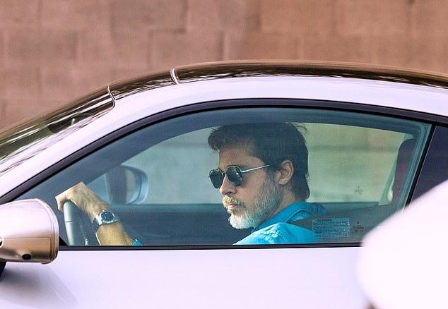 61-летний актер в четверг разъезжал по Голливуду в своем крутом Porsche