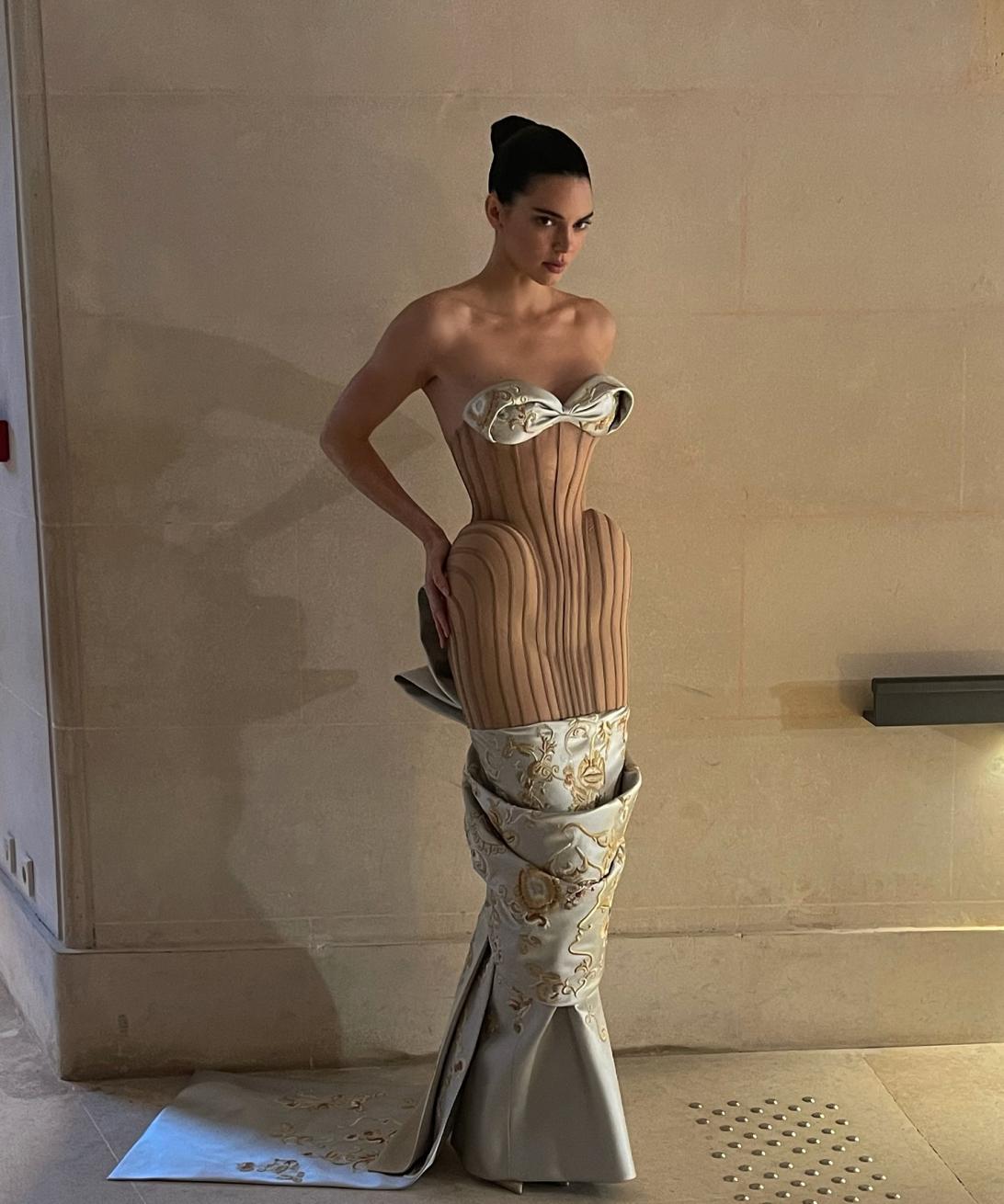 Кендалл Дженнер на показе Schiaparelli