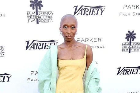 В центре внимания: Ариана Гранде, Селена Гомес и Дженнифер Лопес на премии Variety