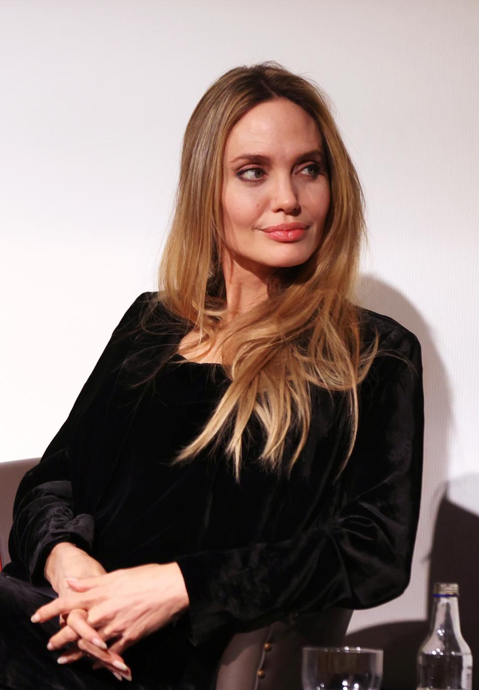 Анджелина Джоли
