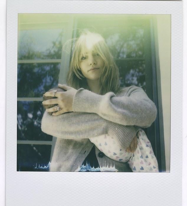 Суки Уотерхаус не боится стиля семидесятых