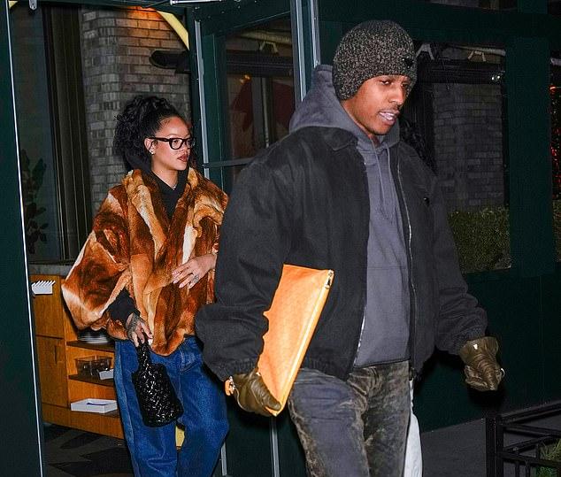 Рианна и A$AP Rocky были замечены в Нью-Йорке 2 января. Процесс запланирован на 21 января, будет отобран состав из 12 присяжных