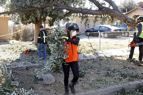 Ева Лонгория помогает пострадавшим от пожаров в Лос-Анджелесе