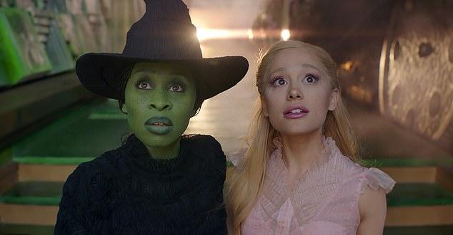 По сообщениям, фанаты Wicked покидают постановку в Вест-Энде, чтобы избежать спойлеров из второго фильма