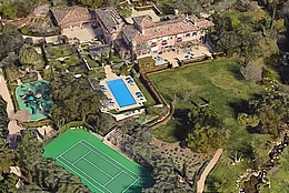 Минди Кейлинг развенчивает «заблуждение» о своей подруге Меган Маркл