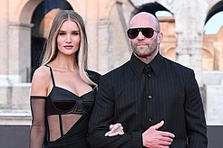 Рози Хантингтон-Уайтли продемонстрировала великолепную фигуру в спортивной одежде