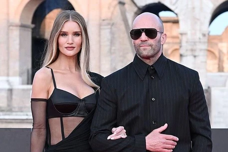 Рози Хантингтон-Уайтли продемонстрировала безупречную фигуру в спортивной одежде