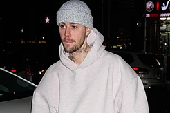 Джастин Бибер зачитал рэп о том, как он «на высоте» в новом видео после опровержения слухов о наркотиках