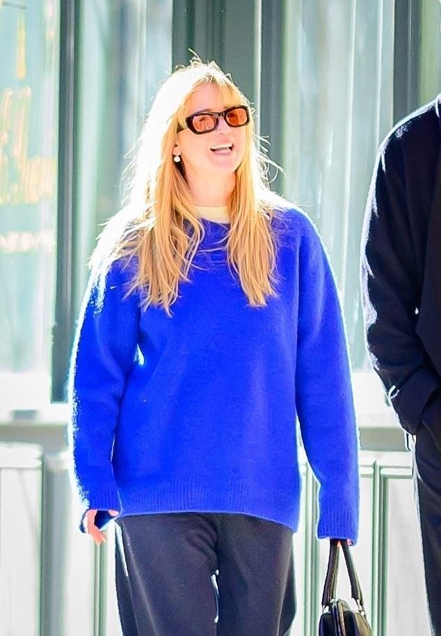 Дженнифер Лоуренс с мужем Куком Марони в Нью-Йорке