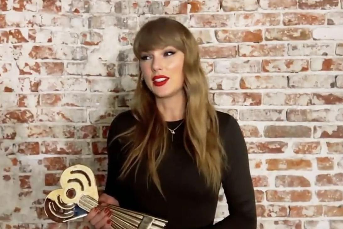 Тейлор Свифт посетит церемонию iHeartRadio Music Awards в понедельник.