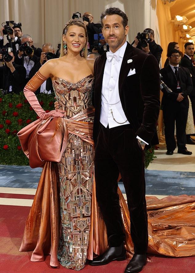 Блейк Лайвли, 37, и Райан Рейнольдс, 48, не появятся на Met Gala в этом году. На фото: Нью-Йорк, май 2022.