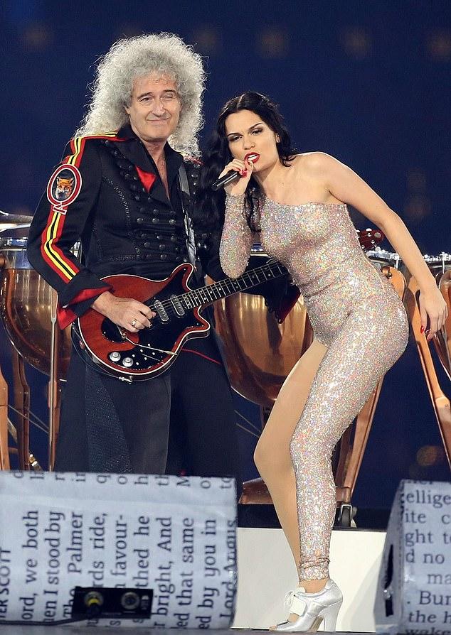 На Олимпийских играх 2012 года, выступая с Queen, певица слышала в наушнике выкрики хореографа: "Зажги! Давай! Твоё!". К счастью, я не сбилась, — вспоминает она (на фото с Брайаном Мэем).