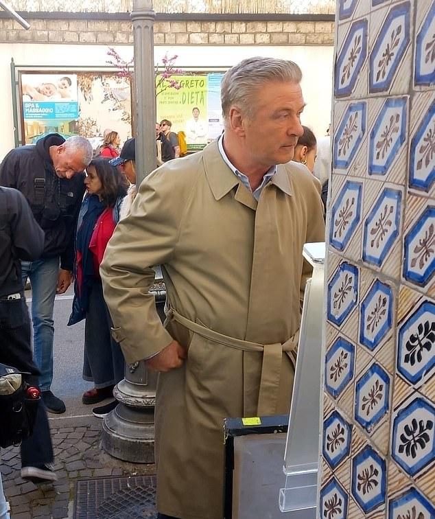 Фильм Алессандро Дервизо, который он снял и написал, вдохновлен полицейским сериалом 70-х "Коломбо".