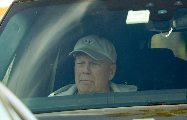 Брюс Уиллис: от семейного праздника к будничной поездке