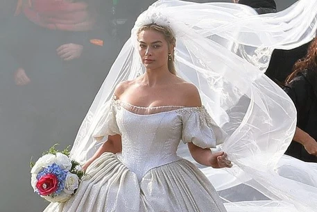 Мелирование и загар так и кричат о 1700-х годах: Марго Робби раскритиковали за роль в «Грозовом перевале»