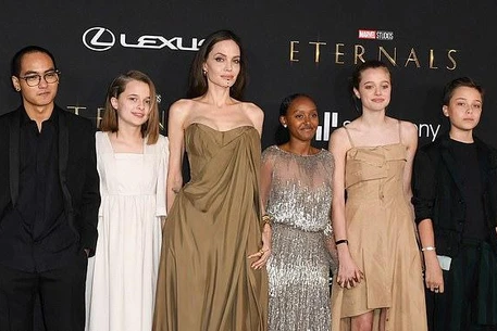 Один из детей Анджелины Джоли покинул родительское гнездо