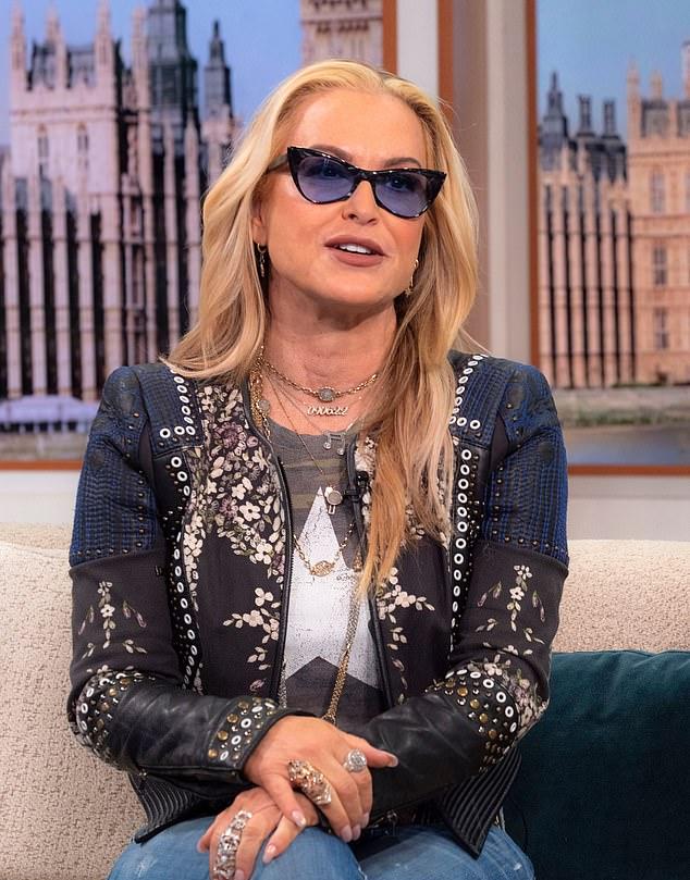 56-летняя певица Anastacia рассказала в подкасте Lulu's Turning Points о важных моментах своей жизни, включая первый разговор с Майклом Джексоном.