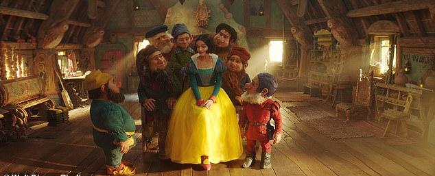 Ранее Disney вызвал критику, заменив семь гномов "волшебными существами", чтобы "избежать усиления стереотипов".