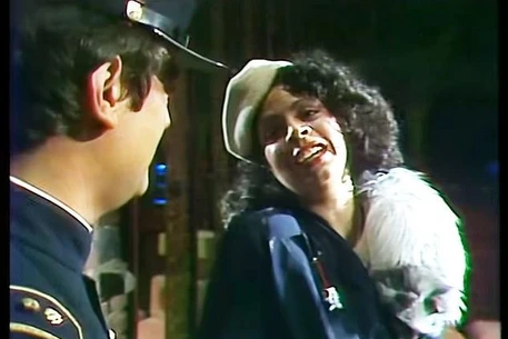 Беззаботная Дуа Липа на австралийском пляже