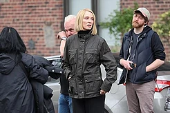 Ума Турман в дерзком образе на съемках «Декстера: Воскрешение»