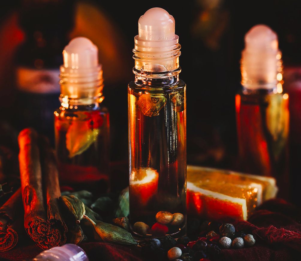 Какой парфюм выбрать: роликовый, спрей или твёрдый?