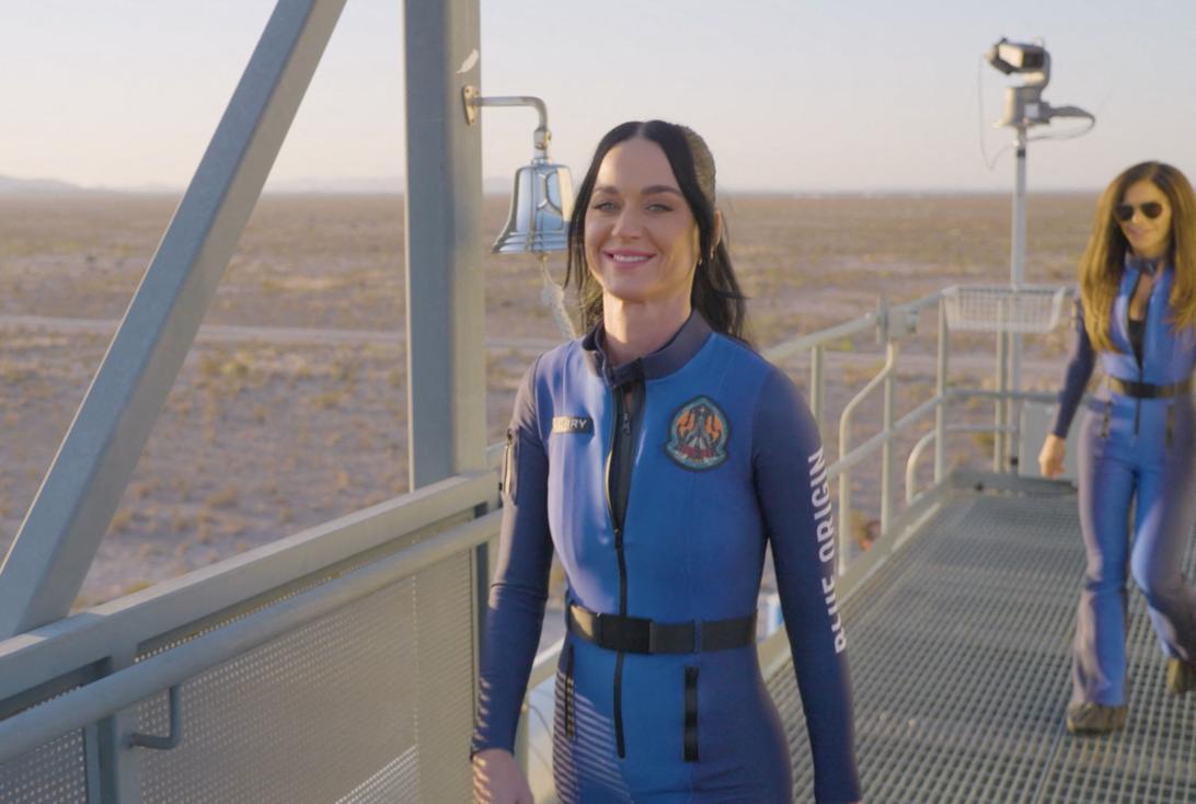 Кэти Перри после приземления на Blue Origin в понедельник.