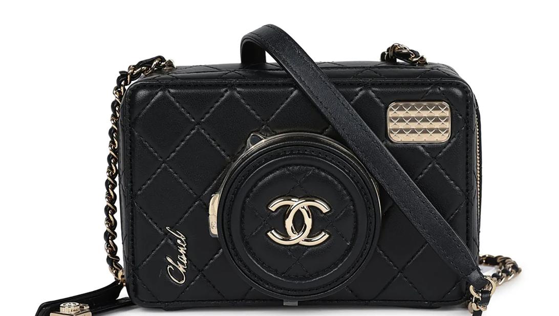 Сумка-камера Chanel: стильный аксессуар для фотографов и любителей моды, сочетающий элегантность и функциональность.