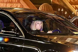 Ума Турман в Нью-Йорке на съемках «Декстера»