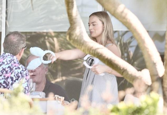 Марго Робби отпраздновала Пасху в кругу семьи