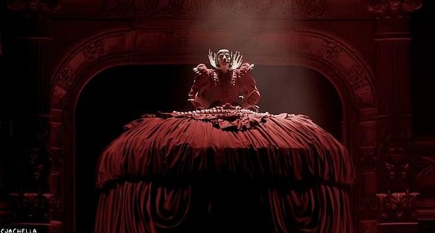 Леди Гага открыла шоу хитом "Bloody Mary" в красном платье на готическом фоне, сделав выступление незабываемым для фанатов.