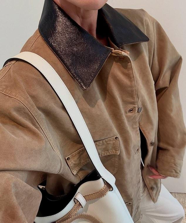 В пасхальные выходные она выглядела великолепно в куртке в стиле Barbour, отправляясь по своим делам.