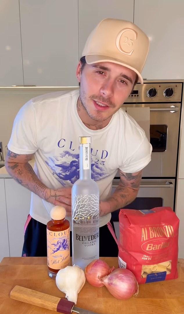 Бруклин Бекхэм в среду опубликовал в Instagram очередное кулинарное видео.