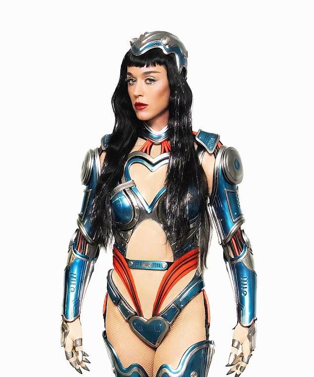 Кэти Перри представила новый костюм для тура Lifetimes