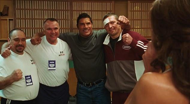 В новом ролике актёр воплощает образ легенды UFC Марка Керра.