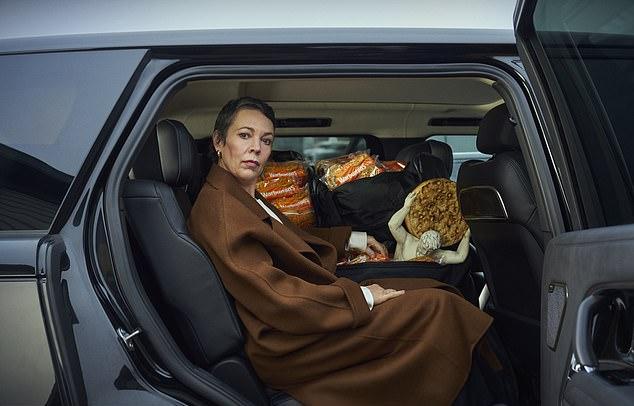 В двухминутной рекламе Оливия играет роль спецагента, проверяющего в пекарне Warburtons, достоин ли их хлебец звания "Национального сокровища".