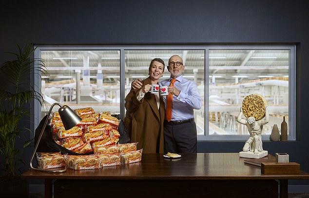 В рекламе Оливия снялась вместе с председателем Warburtons Джонатаном Уорбертоном, которого в ролике называют просто "J-Dubs".