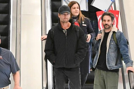 Мать Глена Пауэлла прокомментировала отношения сына с Сидни Суини