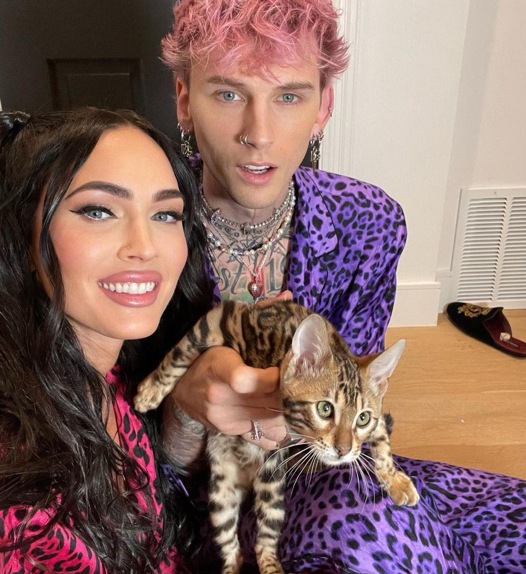 Меган Фокс и Machine Gun Kelly: бурный роман, эпатажные образы и постоянное внимание прессы.