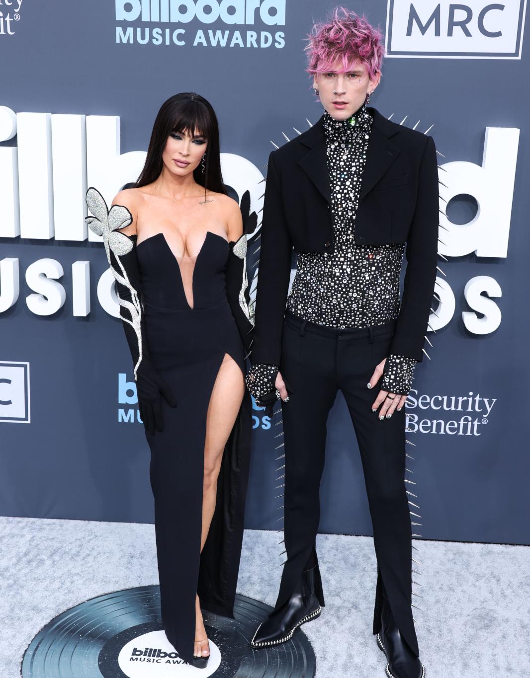 Меган Фокс и Machine Gun Kelly (MGK): бурный роман, эпатажные выходки и громкие заявления.