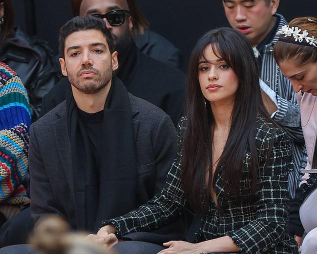 Камила Кабельо продемонстрировала безупречную фигуру в откровенном чёрном бикини