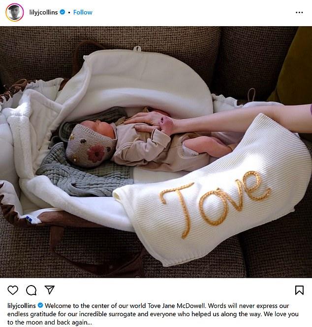 В Instagram пара сообщила о рождении дочери Тове Джейн Макдауэлл, написав: "Добро пожаловать в центр нашей вселенной!"