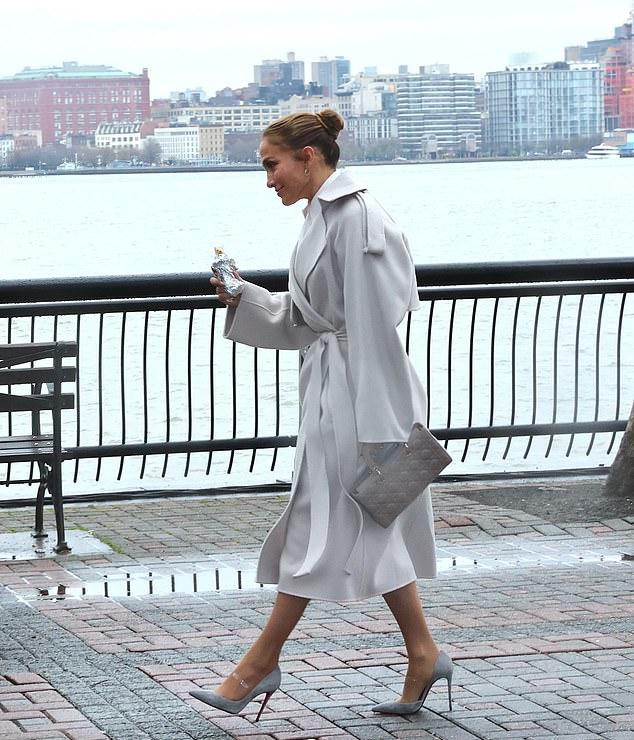 Дженнифер Лопес вернулась к съемкам, пока ее бывший муж Бен Аффлек выглядел напряженным из-за своих рабочих обязательств