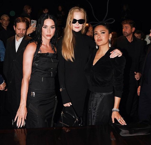 Слухи о вражде Сальмы и Николь возникли после видео с показа Balenciaga, где Кидман, казалось, проигнорировала Хайек, предпочтя ей Кэти Перри.